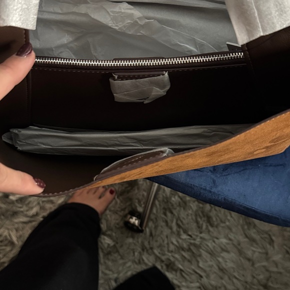 DKNY Tan Tote Bag defects as seen in pics - Picture 6 of 8